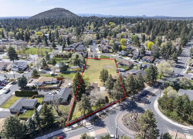 Property at 2640 NE 8th St, Bend, OR 97701, 3 beds, 2 baths