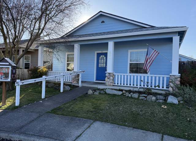 Property at 834 Isherwood Dr, Central Point, OR 97502, 3 beds, 2 baths