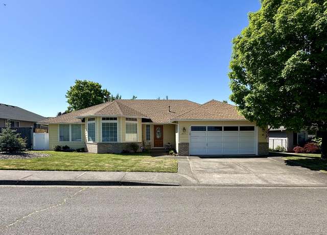 Property at 3512 Blue Blossom Dr, Medford, OR 97504, 3 beds, 2 baths
