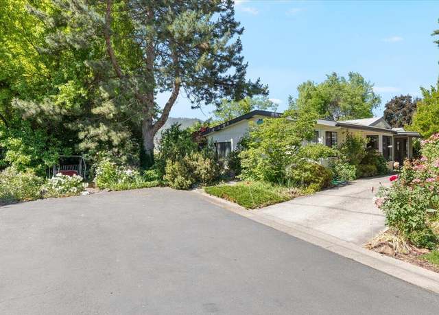 Property at 4624 S Pacific Hwy Unit 49, Phoenix, OR 97535, 3 beds, 2 baths
