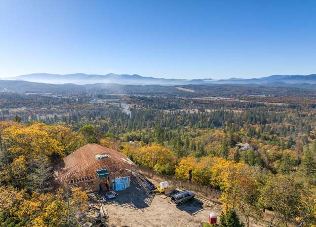 Property at 149 Mckenzie Ridge Rd #28, Grants Pass, OR 97526, 3 beds, 2.5 baths