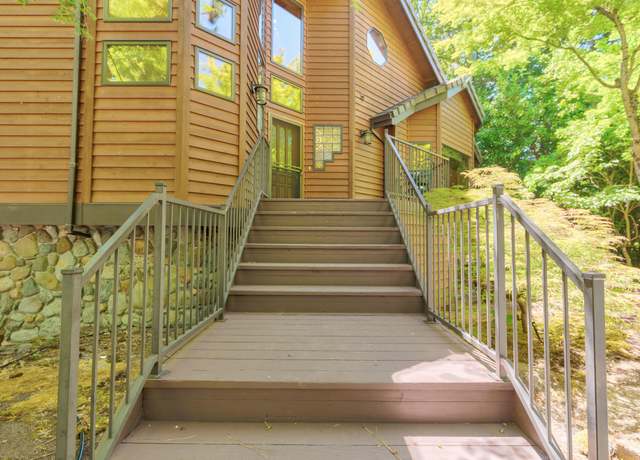Property at 4489 Averill Dr, Grants Pass, OR 97526, 3 beds, 2.5 baths