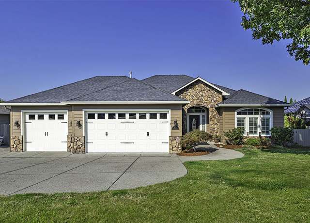 Property at 410 Lone Oak Dr, Medford, OR 97504, 4 beds, 2.5 baths