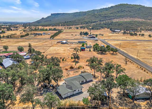 Property at 11162 Duggan Rd, Central Point, OR 97502, 4 beds, 3.5 baths
