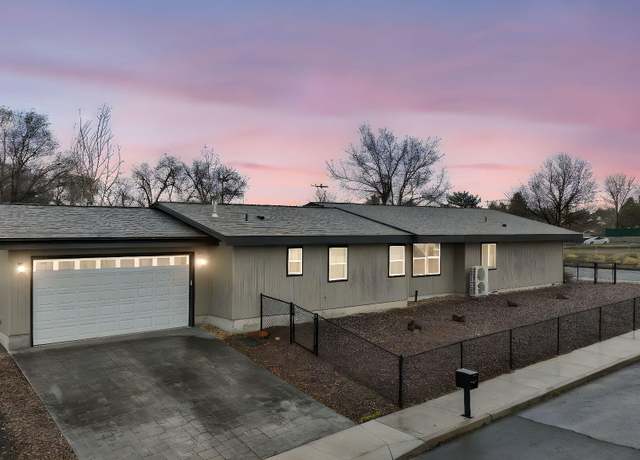 Property at 12 SE Revere Ave, Madras, OR 97741, 3 beds, 2 baths