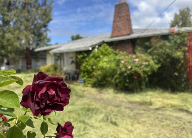 Property at 406 SE M St, Grants Pass, OR 97526, 2 beds, 1 bath