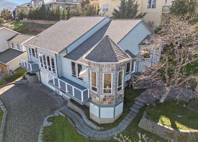 Property at 454 Elm St, Phoenix, OR 97535, 3 beds, 2.5 baths