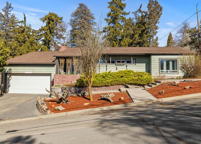 Property at 2015 Huron St, Klamath Falls, OR 97601, 2 beds, 2.5 baths
