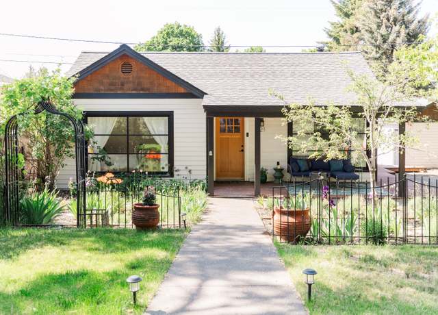 Property at 621 NW Delaware Ave, Bend, OR 97703, 3 beds, 2 baths