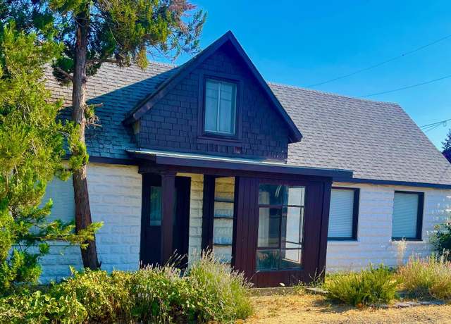 Property at 2352 Redwood Ave, Grants Pass, OR 97527, 3 beds, 1.5 baths