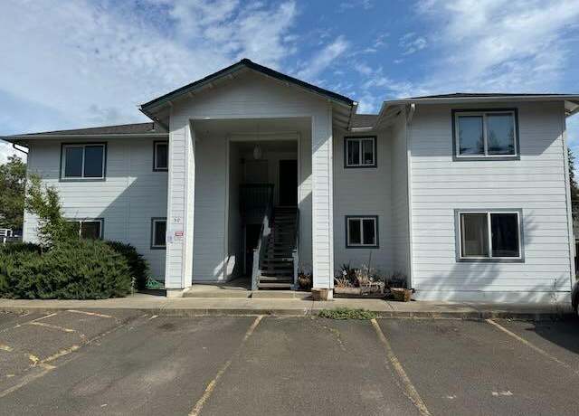 Property at 10 Dion Ct, Shady Cove, OR 97539, 8 beds, 8 baths