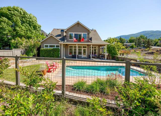 Property at 403 Briscoe Pl, Ashland, OR 97520, 4 beds, 3 baths