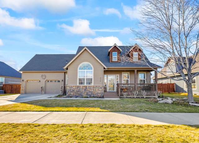 Property at 379 SE Pioneer Dr, Prineville, OR 97754, 3 beds, 2.5 baths