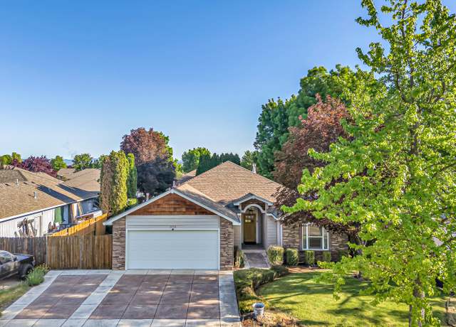 Property at 914 Birmingham St, Medford, OR 97501, 3 beds, 2 baths