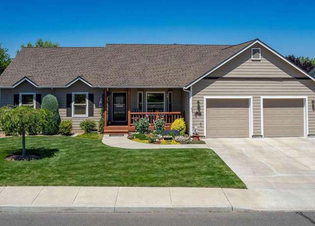 Property at 1953 NW Wildflower Pl, Redmond, OR 97756, 3 beds, 2.5 baths