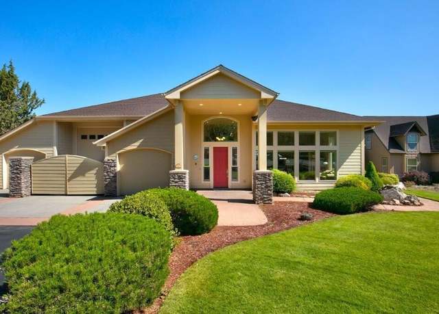 Property at 8939 Eagle Crest Blvd, Redmond, OR 97756, 3 beds, 2.5 baths
