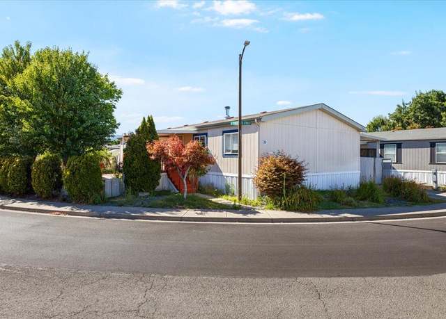 Property at 2552 Thorn Oak Dr #24, Medford, OR 97501, 4 beds, 2 baths