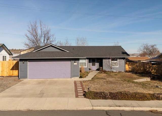 Property at 1022 SW Kenwood Dr, Madras, OR 97741, 3 beds, 2 baths