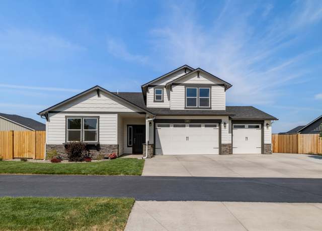 Property at 3465 NW 15th St, Redmond, OR 97756, 5 beds, 3 baths