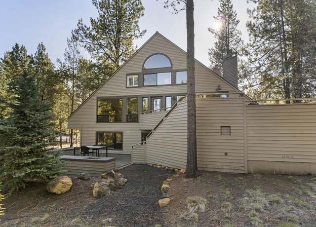 Property at 17915 Foursome Ln, Sunriver, OR 97707, 3 beds, 2.5 baths