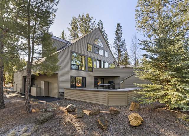 Property at 17915 Foursome Ln, Sunriver, OR 97707, 3 beds, 2.5 baths