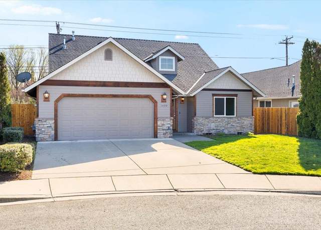 Property at 1499 SW David Dr, Grants Pass, OR 97527, 3 beds, 2 baths