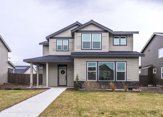 Property at 736 NW 27th St, Redmond, OR 97756, 4 beds, 2.5 baths