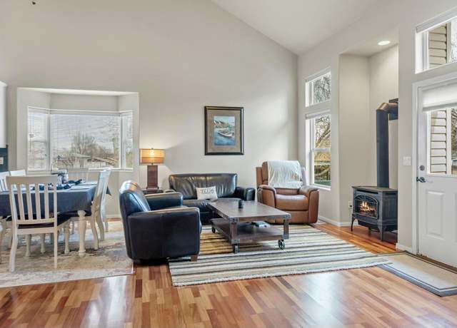 Property at 438 NW 19th St #19, Redmond, OR 97756, 3 beds, 2 baths