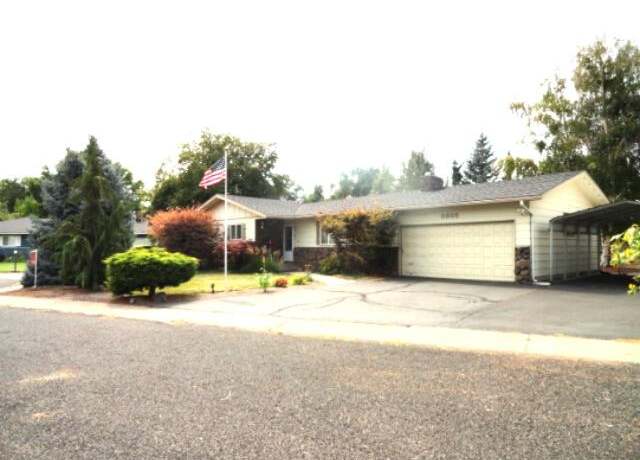 Property at 3805 Mazama Dr, Klamath Falls, OR 97603, 3 beds, 2 baths