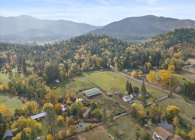 Property at 1931 Sleepy Hollow Loop, Grants Pass, OR 97527, 2 beds, 2.5 baths