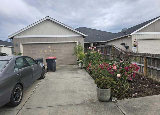 Property at 3856 Mountain Vista Dr, White City, OR 97503, 3 beds, 2 baths