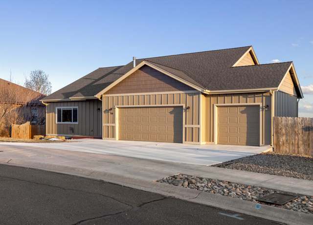 Property at 750 Hogue Dr, Klamath Falls, OR 97601, 3 beds, 2 baths