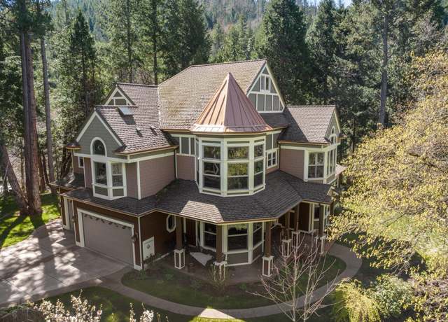 Property at 9530 S Fork Little Butte Creek Rd, Eagle Point, OR 97524, 4 beds, 3.5 baths