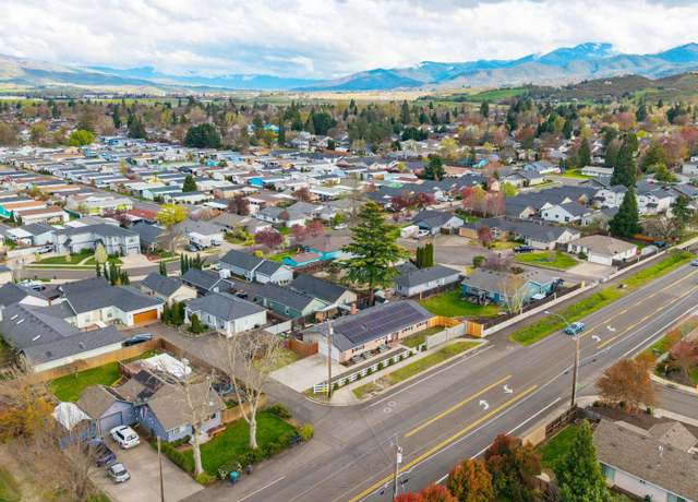 Property at 1555 S Columbus Ave, Medford, OR 97501, 4 beds, 3 baths
