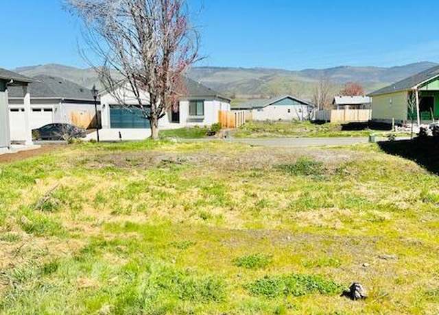 Property at 221 Christopher Way, Talent, OR 97540