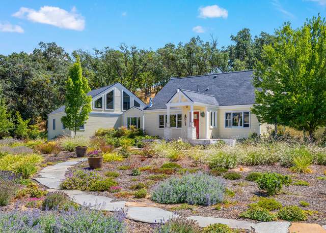 Property at 2700 E Main St, Ashland, OR 97520, 4 beds, 3.5 baths
