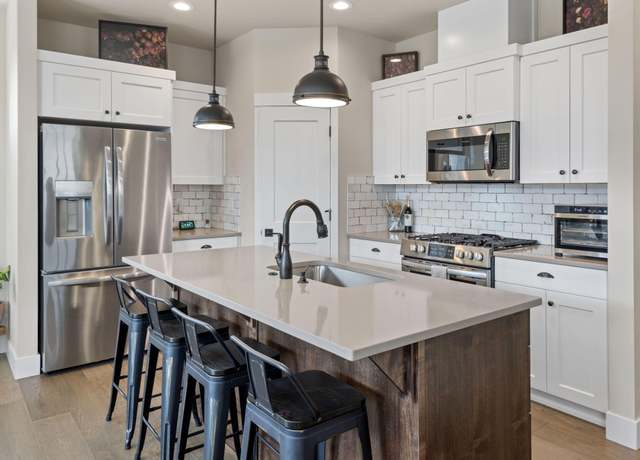 Property at 3974 SW Coyote Ave, Redmond, OR 97756, 3 beds, 2.5 baths