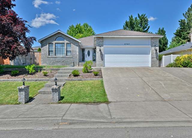 Property at 2767 Brookside Dr, Medford, OR 97504, 3 beds, 2 baths