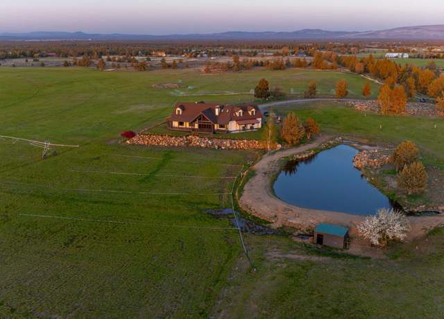 Property at 23636 Ten Barr Trl, Bend, OR 97701, 3 beds, 4.5 baths