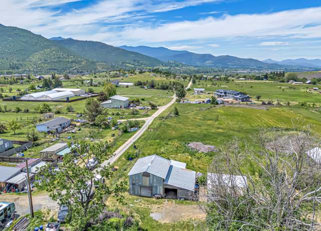 Property at 560 E Valley View Rd, Ashland, OR 97520, 2 beds, 1 bath