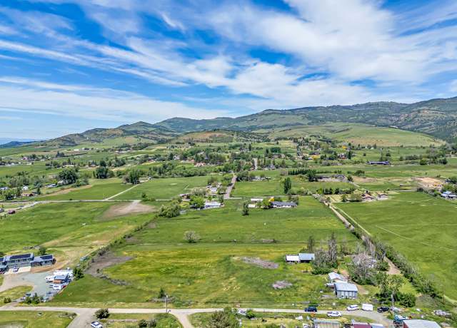 Property at 560 E Valley View Rd, Ashland, OR 97520, 2 beds, 1 bath