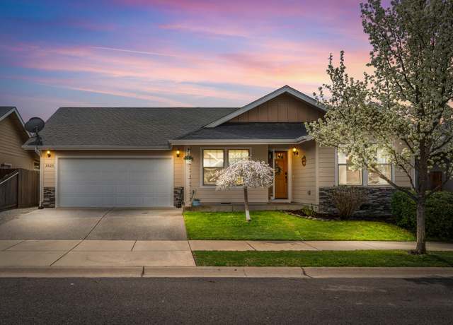 Property at 1821 SW I St, Grants Pass, OR 97526, 3 beds, 2 baths