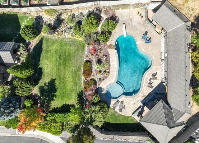 Property at 305 Woodville Way, Rogue River, OR 97537, 4 beds, 2.5 baths