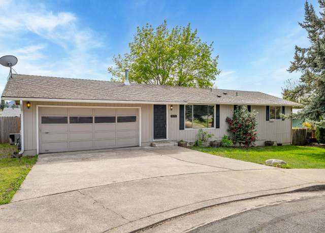 Property at 1015 NE Primrose Pl, Grants Pass, OR 97526, 2 beds, 2 baths