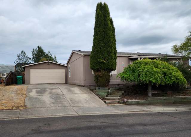 Property at 68 Bridgeport Dr, Eagle Point, OR 97524, 3 beds, 2 baths