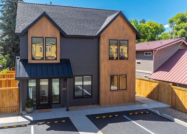 Property at 125 NW Broadway St, Bend, OR 97703, 2 beds, 2.5 baths