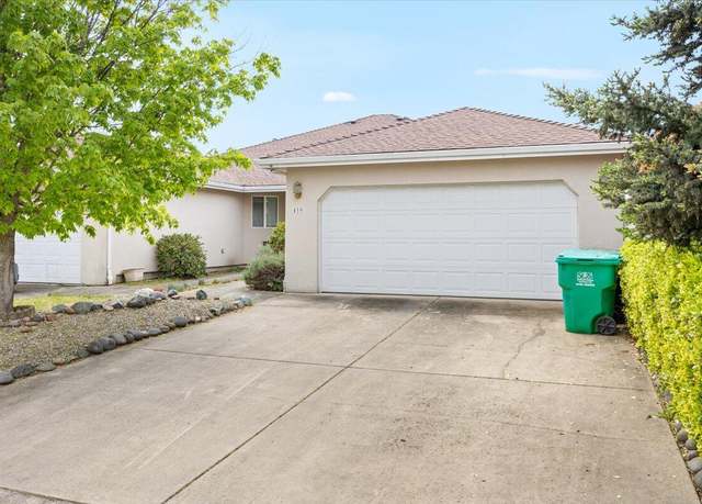 Property at 459 Crystal Dr, Eagle Point, OR 97524, 3 beds, 2 baths
