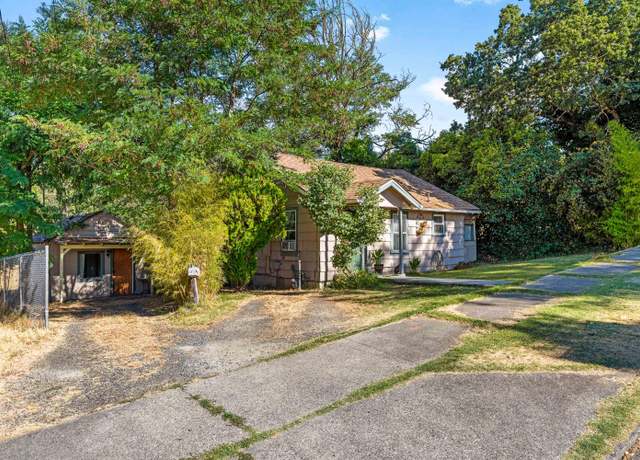 Property at 610 NW Clarke St, Grants Pass, OR 97526, 3 beds, 2 baths
