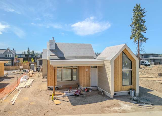 Property at 3325 NW Leavitt Ln, Bend, OR 97703, 3 beds, 3 baths