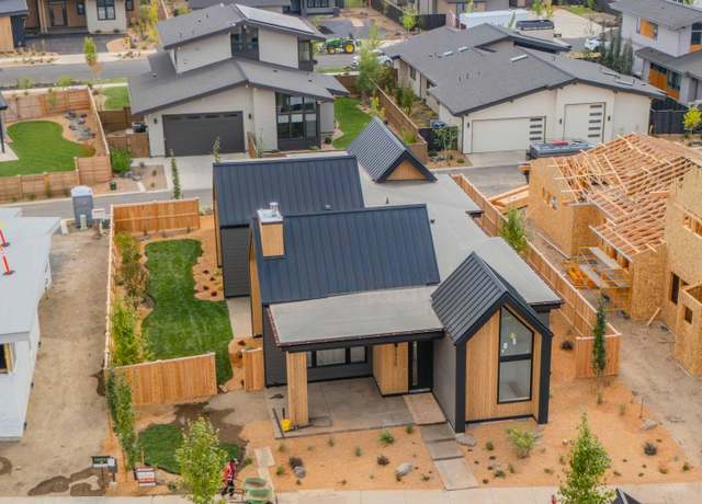 Property at 3325 NW Leavitt Ln, Bend, OR 97703, 3 beds, 3 baths